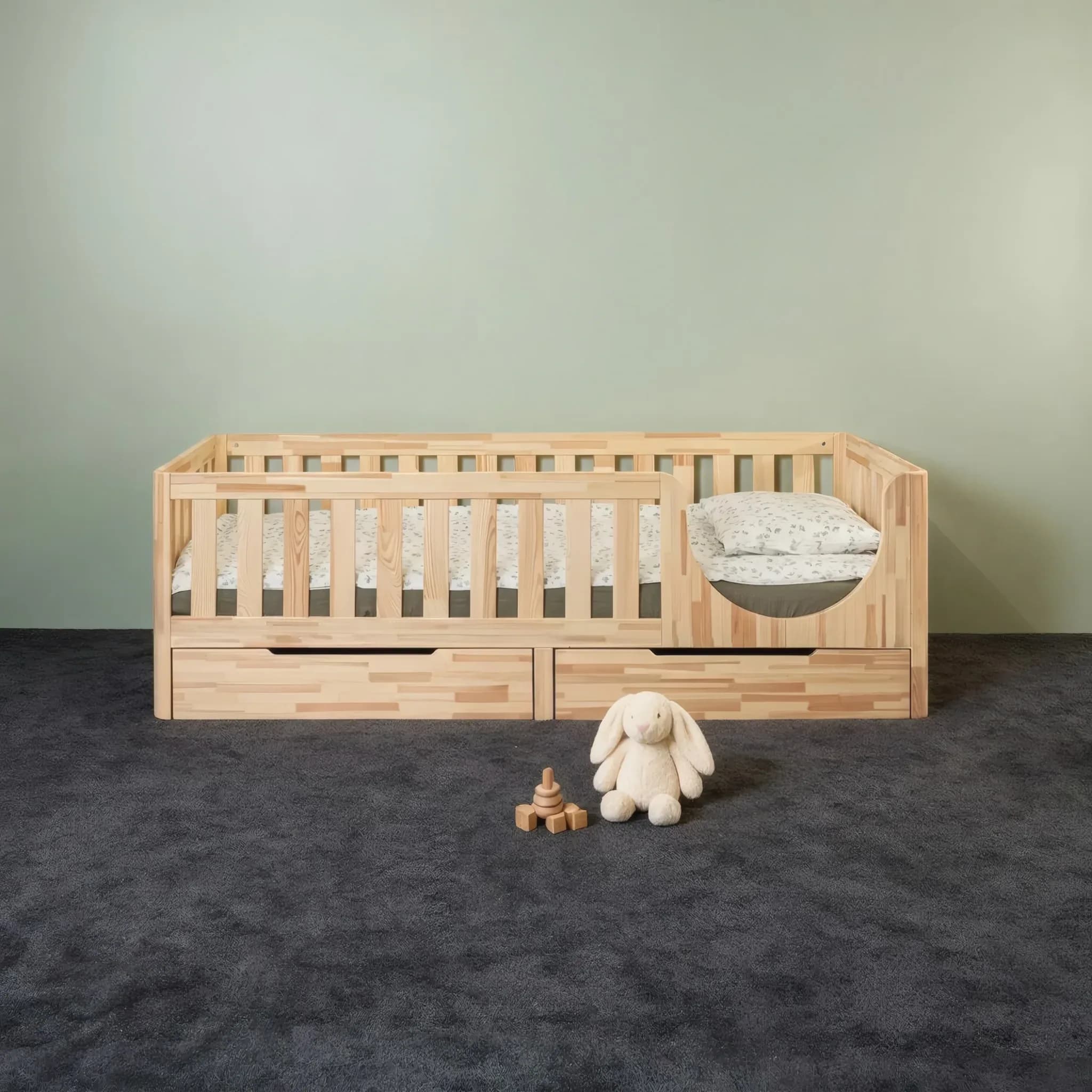 Montessori-Bett mit zwei Schubladen und abgerundetem Einstieg, Vorderansicht