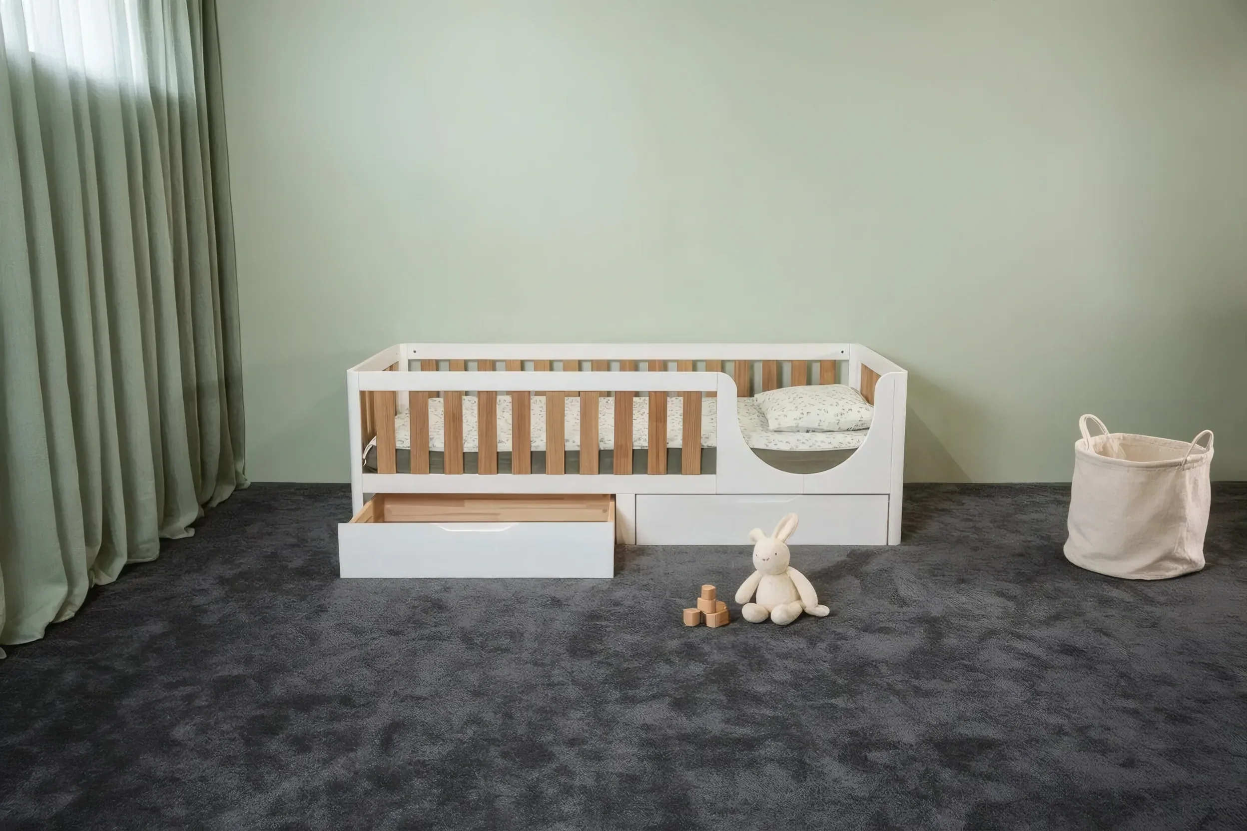 Cama bicolor con cajón blanco extraíble, vista en ángulo