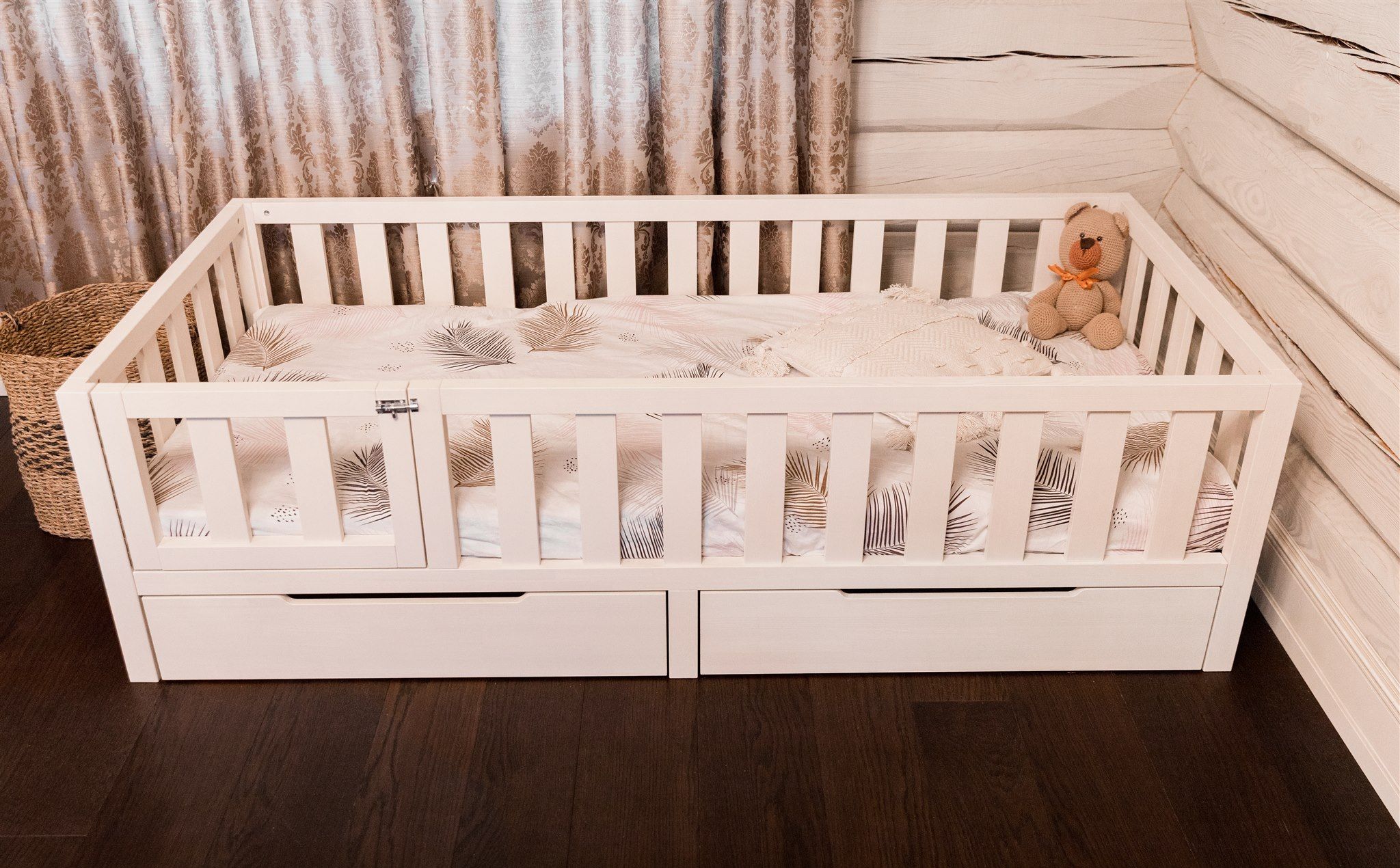 Letto Montessori bianco con ante, cassetti e materasso, anteprima