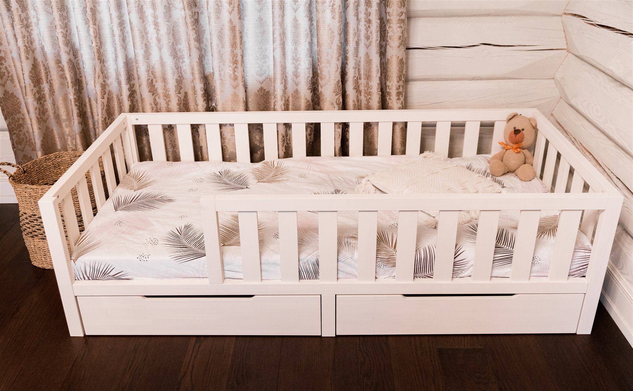 Cama Montessori blanca con esquinas redondeadas y cajones, vista previa